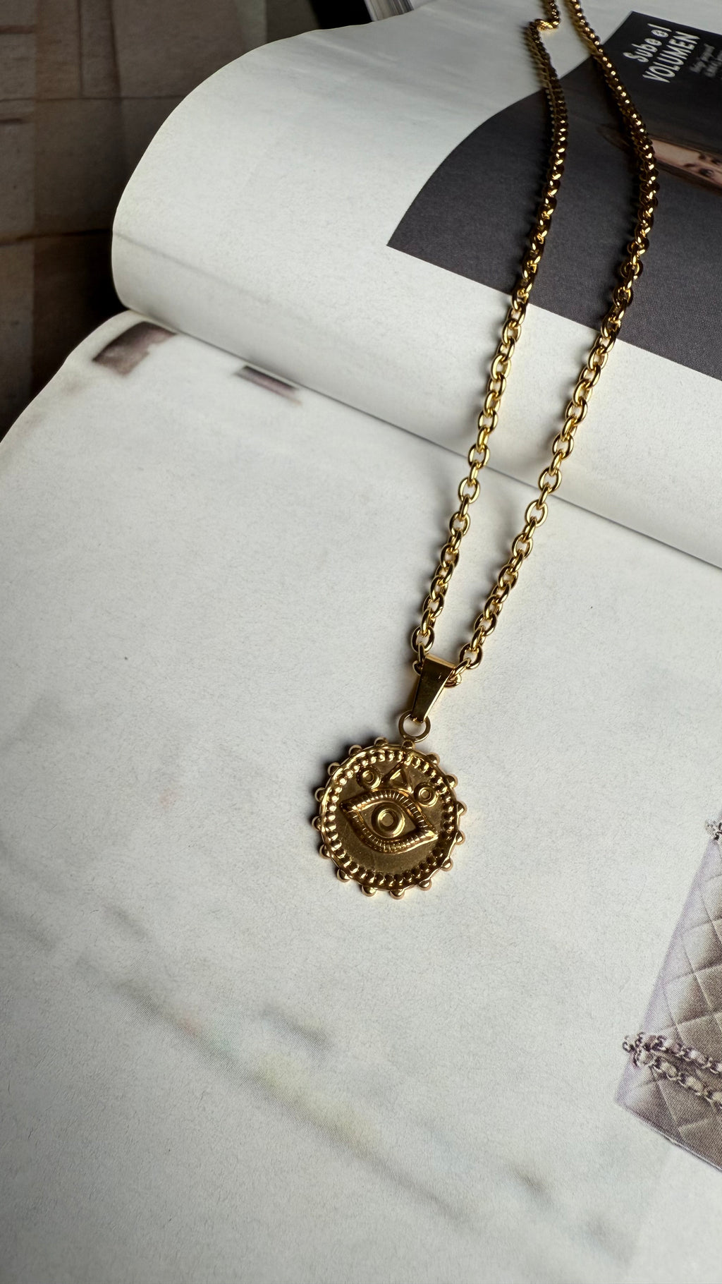 colar olho grego dourado