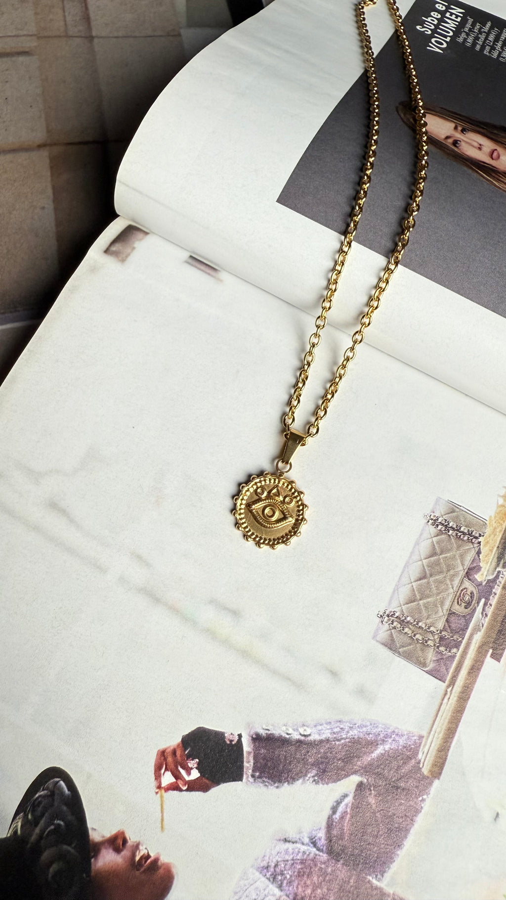 colar com medalha de olho turco dourado 